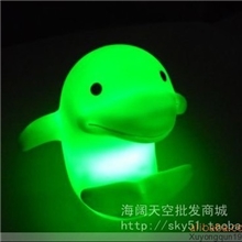 七彩小夜灯灯批发梦幻海豚七彩海豚小夜灯地摊发光玩具批发