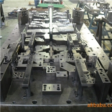 专业生产优质汽车冲压模具