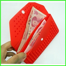 现模供应硅胶钱包硅胶手拿包趣味豆豆横款钱包硅胶带扣钱包