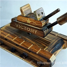 【620价格风暴】供应圣诞场景坦克形状八音盒音乐动听小888