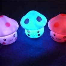 心情蘑菇小人灯七彩小夜灯LED创意礼品玩具精品地摊热卖混批