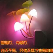 厂家直销光控阿凡达蘑菇灯壁灯光控感应插座小夜灯梦幻小夜灯