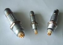 推拉式精密连接器