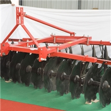 圆盘耙，轻中重型都可以提供，配套拖拉机，根据客户要求定做
