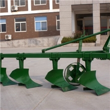 铧式犁，配套拖拉机，可以根据客户要求定做，质量保证