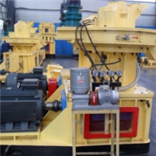 供应320型齿盘粉碎机，饲料颗粒机