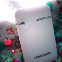 A139聚合物橡皮手感充电宝移动电源