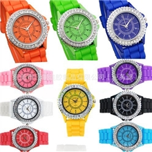 单排钻镶钻手表批发硅胶新款手表日内瓦工厂多色混批