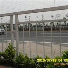 供应各种甲型护栏、浸塑护栏