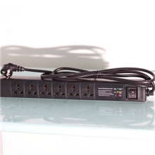 PDU机架式防雷插座，产品符合国际标准和国家标准。