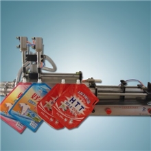 洗衣液灌装机半自动自立袋灌装机吸嘴袋灌装机广东自立袋灌装