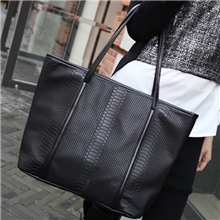 PU潮女包批发韩版春夏款潮流时尚新款鳄鱼纹女包百搭手提单肩包