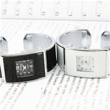 一件代发2013韩版时尚女式腕表手镯表时尚百搭女式表