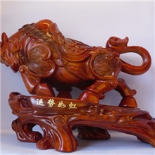 运势如虹镀金色牛树脂工艺品仿玉摆件开业礼品内有1个混批