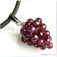 批发天然水晶手工编制玫红石榴石葡萄吊坠项坠护肤养颜