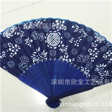 批发各种古典式蓝印花布扇子，女士折扇工艺扇仕女扇