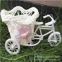 厂价直销梅花型小蒌塑料三轮车编织小花篮插花花器批发