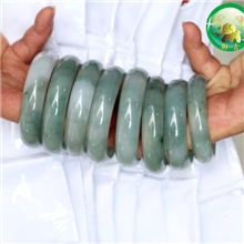 A货温润细腻有黑点手镯批发，冰糯种玉手环，【御鑫】牌5.2-5.8cm