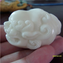 厂家生产批发象牙果核雕，木雕，把件木质工艺品大嘴貔貅