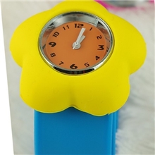 厂家批发梅花图案百搭卡通拍拍手表儿童学生手表