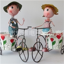 【厂家批发】新奇特骑车情侣铁娃娃金属工艺礼品