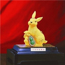 金莱福绒沙金，商务庆典礼品、黄金摆件，人民日报专利玉兔送福小