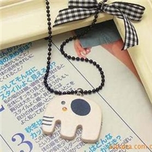 A7028超可爱卡通木质大象长项链毛衣链可来样订做