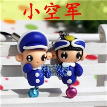 地摊纯手工制作卡通人物小空军软陶饰品手机挂件手机链