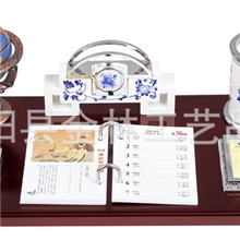 供应JL&mdash;13017高档红木台历商务礼品办公台座配搭外包装