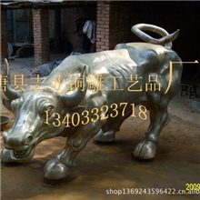 铸铜厂家生产华尔街牛铜雕精密铸造铜牛城市雕塑