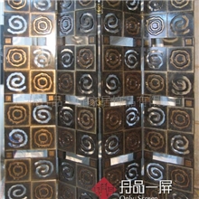 手工雕刻贴金银箔工艺特色屏风