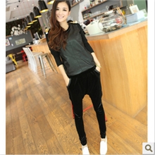 2013韩版时尚新款肩上带花拼皮套装黑色7A