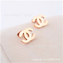 厂家直销高档饰品小香风双C耳钉钛钢不掉色1件起批