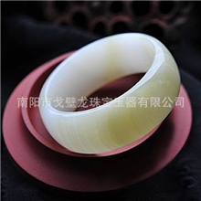 新疆白玉手镯批发天然白玉缠丝手镯（高档宽版）时尚女士手镯