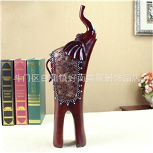 供应高档树脂工艺品，仿玉工艺品，大象，古象，家居摆饰