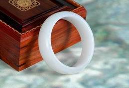 和田子料沁色手镯