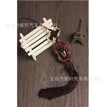 厂家直销新款汽车雕刻挂件批发仿红木佛家出入平安汽车雕刻挂件