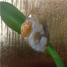 黄龙玉草龙挂件