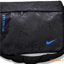 厂家直销潮男包包韩版实用休闲学生书包简约低调斜挎包