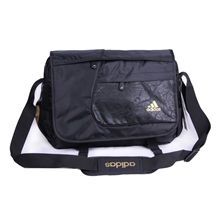 厂家直销2013年新款时尚休闲斜挎运动包包大号批发