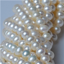源头货源纯天然淡水珍珠5-6mm冲头近圆珍珠项链材料批发强光无瑕