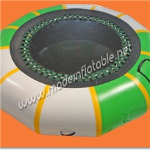 绿色充气弹跳床，充气水上产品，水上运动产品，运动水上弹跳床