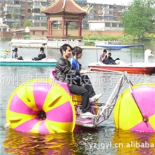 小额批发玻璃钢创意水上三轮车新型个性彩色水上三轮车