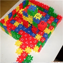 益智玩具塑料积木桌面玩具拼搭积木幼教积木环保无毒