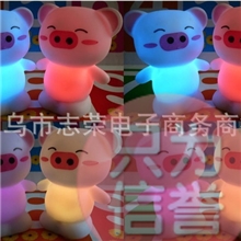 小额混批发光开心猪七彩变换创意公仔小夜灯量大从优可混批