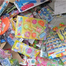 供应称斤玩具库存玩具批发积压玩具一斤起批发5元地摊热卖