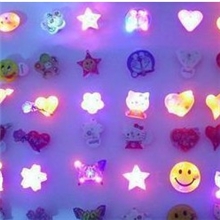 厂家直销！炫彩闪光徽章发光胸章闪光胸针荧光发卡硬胶胸章