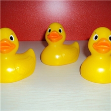 厂家供应环保pvc玩具,儿童洗澡自带发声鸭,搪胶大黄鸭,设计加工,