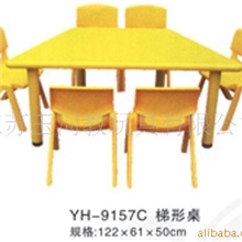 供应圆形桌，月亮桌，梯形桌，幼儿园桌椅批发