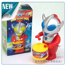 热销供应儿童趣味玩具上链打鼓系列上链摇摆奥特曼打鼓玩具
